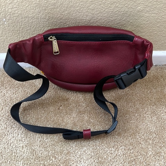 Loungefly Quidditch Uniform Ron Weasley Harry Potter Belt Hip Bag - Picture 4 of 9